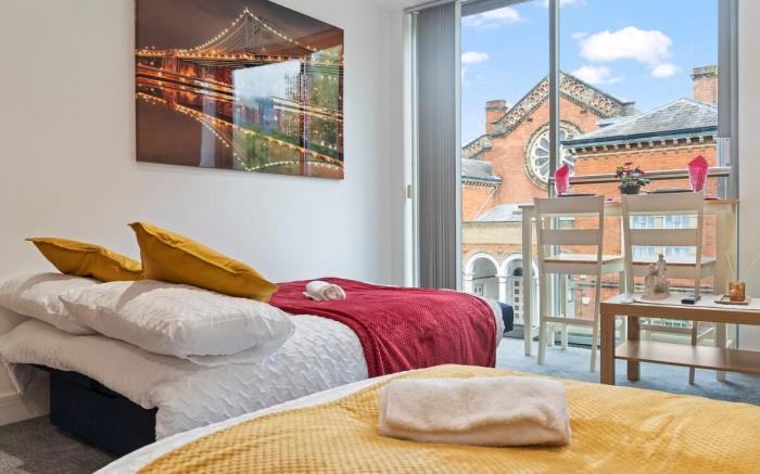 Heart of City Apartment with Secure Parking