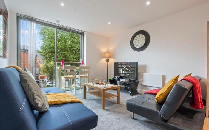 Heart of City Apartment with Secure Parking