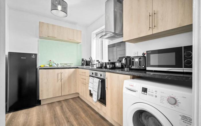 City Centre 2 Bedroom 5 Beds Apt with Free Parking