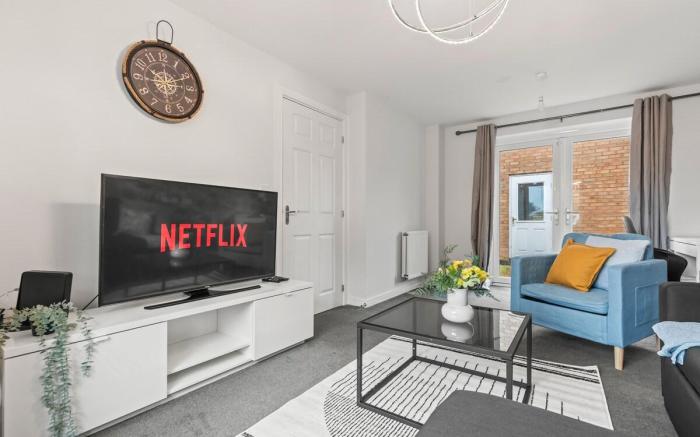 #16 Detached Stunning Lux 3 Bed home  Parking NEC