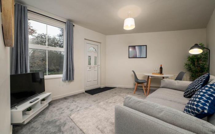 #33 Beautiful 2 bed apt Tamworth Private Parking