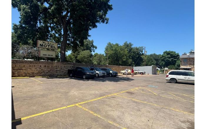 Mi Amor Inn & Suites by Hotel O Dallas Tx Hwy 352