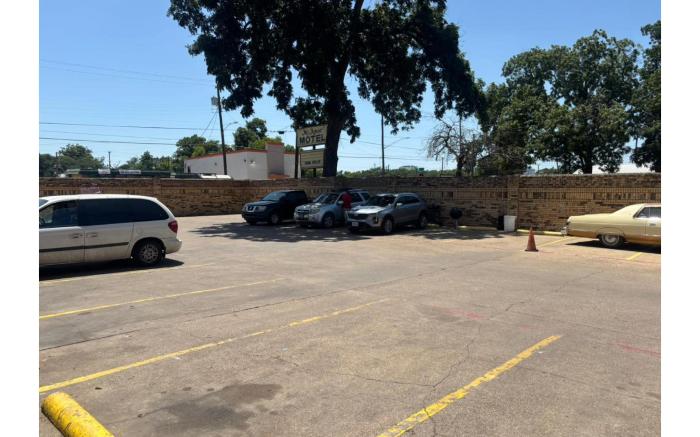 Mi Amor Inn & Suites by Hotel O Dallas Tx Hwy 352