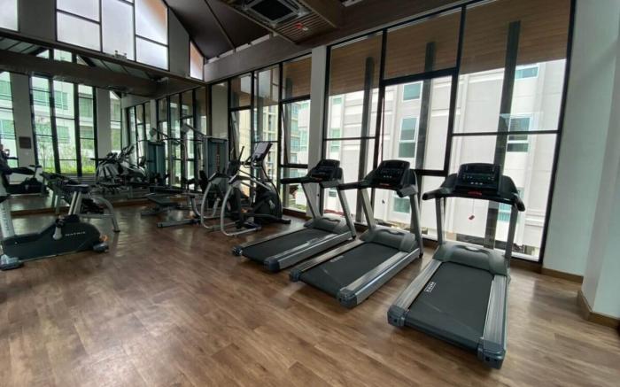 Studio Near Mall+Street Parking