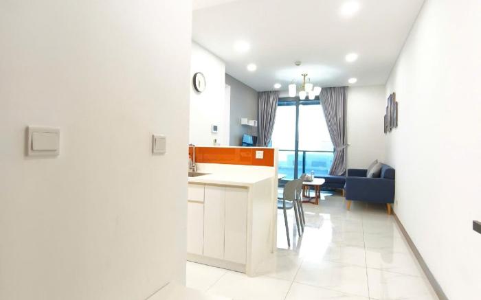 Skyway White & Silver Riverside Resident - Binh Thanh, HCM