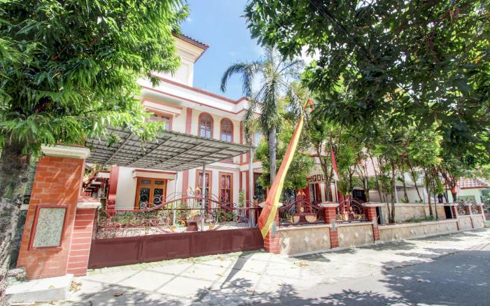 Hotel O Solo near RS JIH Solo formerly Azifa Inn