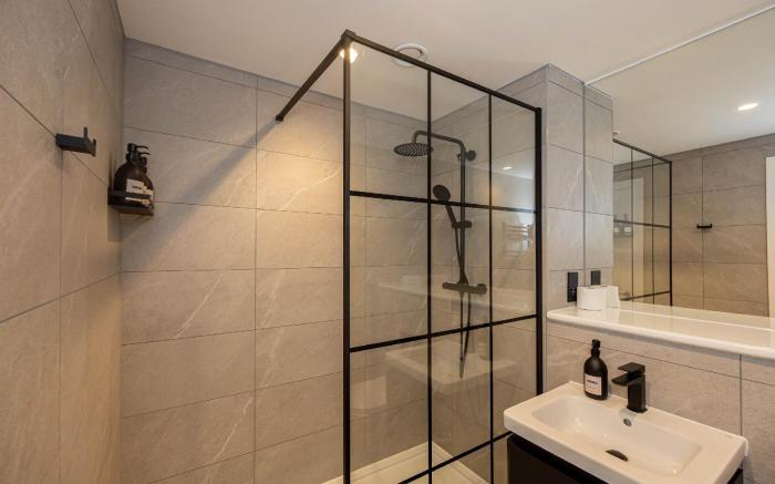 Supernova  Suite   City Views