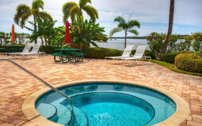 Bayview Oceanside Condo w/ Pool & Private Balcony
