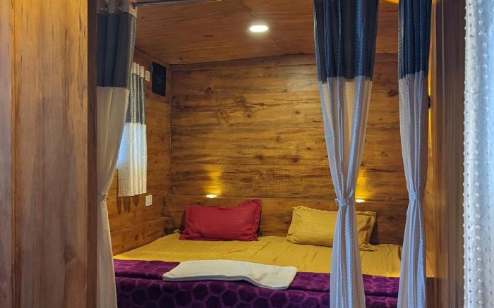Kathiresan's Diamond hill view cottage