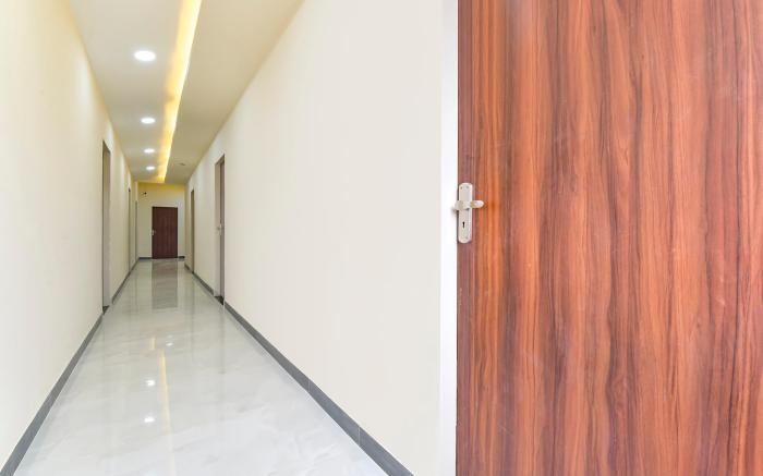 FabHotel Cozzy Stay - Indus land hospital , landscape park & morden school , D- mart