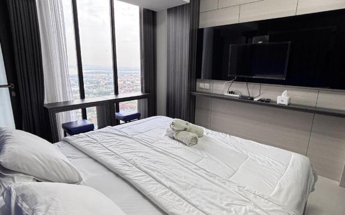 Top Floor Room in Pollux, City Center Near Ferry