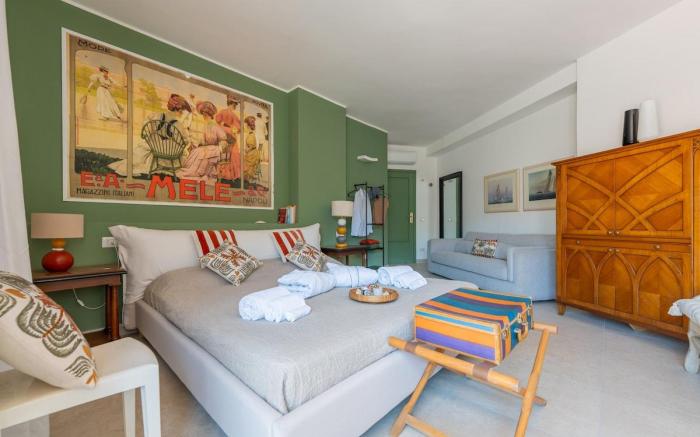 Molo Angioino Suites: Spacious room with terrace
