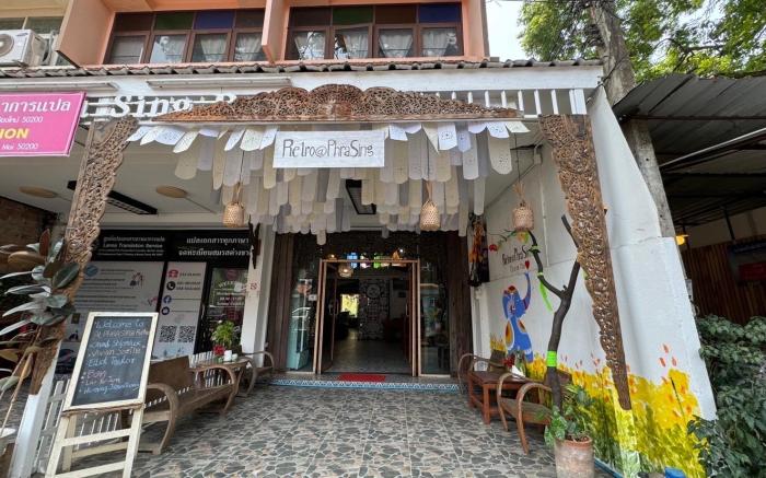 Retro At Phra Sing Guest House