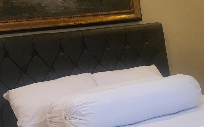 Loelyta family art house