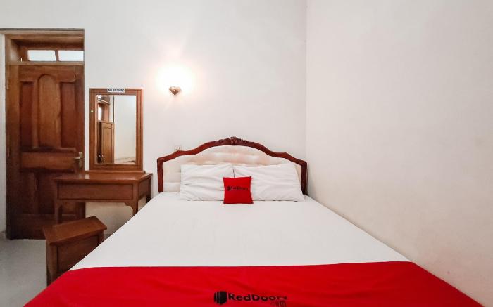 RedDoorz Hotel Tejomoyo Near Bukit Sekipan Tawangmangu