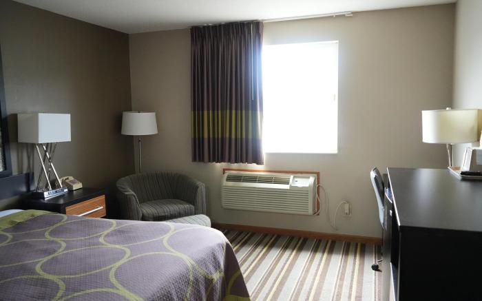 Watseka 24 Inn & Suites