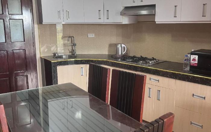 BN 5BR House with Mountain View