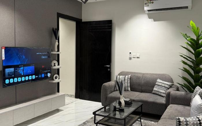 شقة فاخره بجوار كورنيش الراكه 