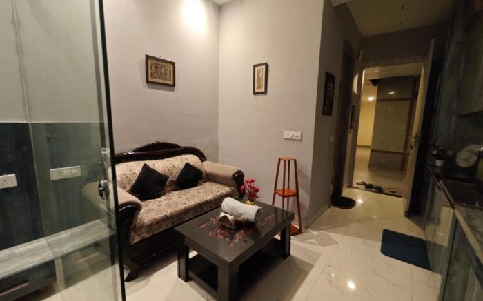 Dream Vibes Studio Luxury Cozy– Gaur City Cente