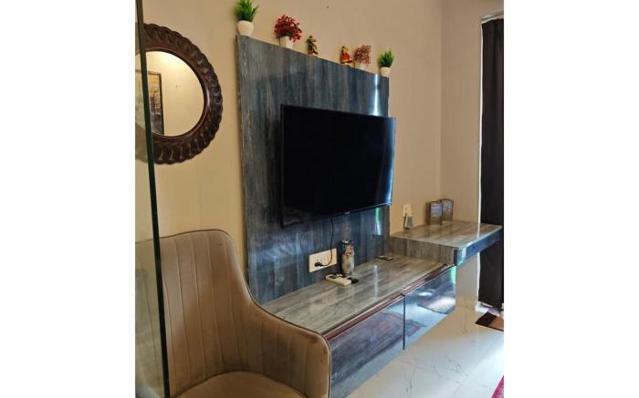 Dream Vibes Studio Luxury Cozy– Gaur City Cente