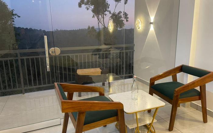 THE FORTUNARA CROWN MUNNAR