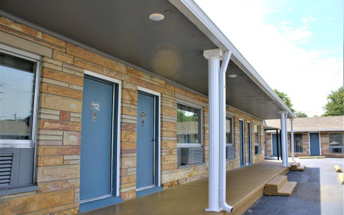 Hometowne Inn & Suites