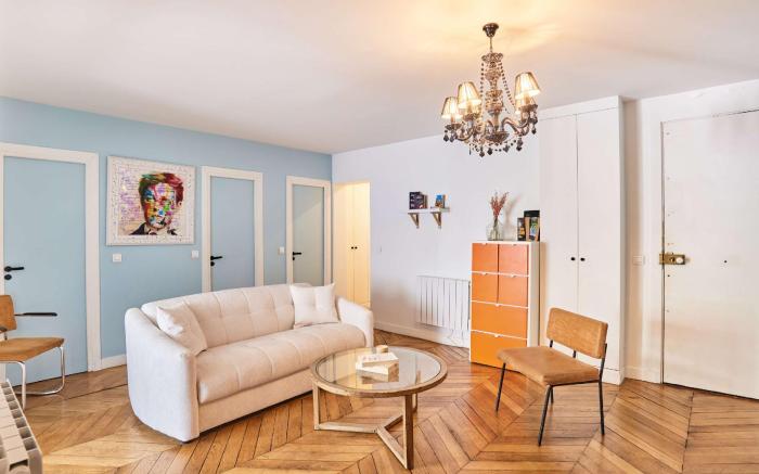 Modern Apartment Center of Paris