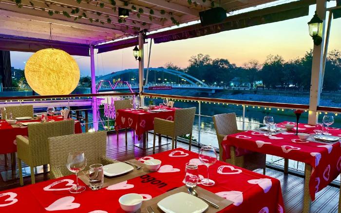 Dragon River Avenue Hotel