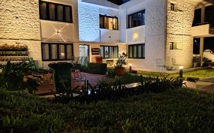 7 ROADS RESORT 50mts to lake
