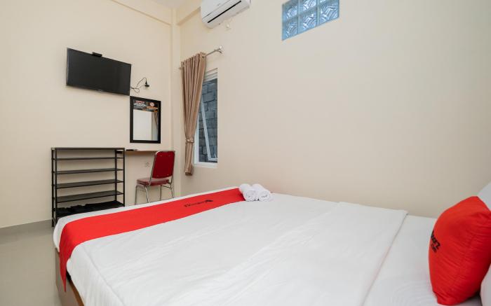 RedDoorz Syariah near Batu Night Spectacular
