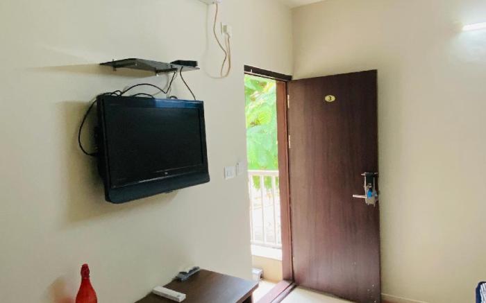 THE RED LOTUS COMPACT