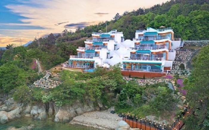 Marine Terrace Pool Villa Pension