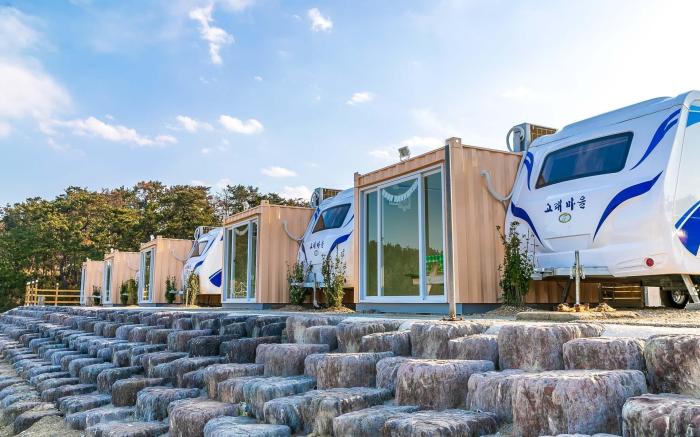 Homigot Whale Village Caravan Pension