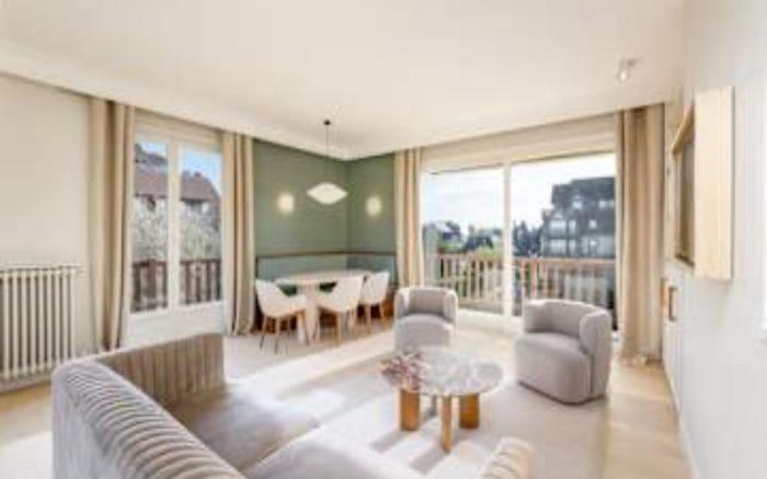 Luxury sea view 3BR/2BA with services in Deauville