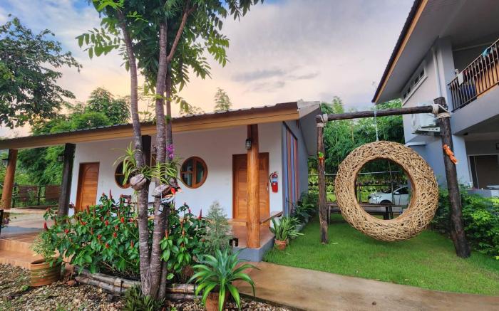 นกขมิ้นรีสอร์ท บ้านไร่ อุทัยธานี