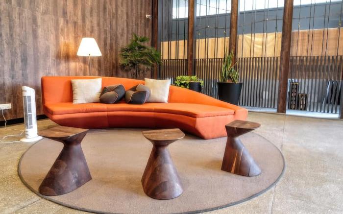 Twin Towers View The Mews