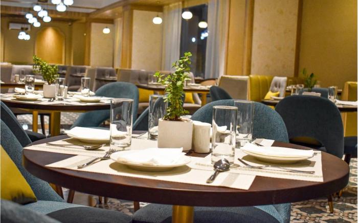 Modern Studio with Kitchenette & Cozy Seating