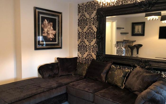 Great Location & Spacious Clean House in Sheffield