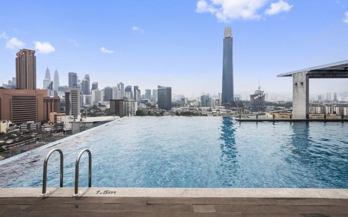 D' Majestic Residence by Emily in Town