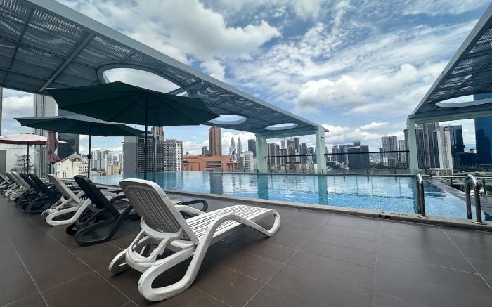 D' Majestic Residence by Emily in Town