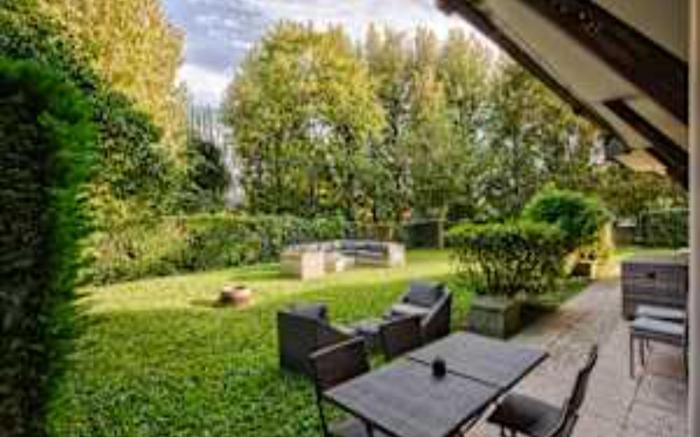 Superb 2-Bed with Large Private Garden