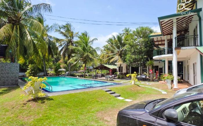 Lake View Resort by Tropicube