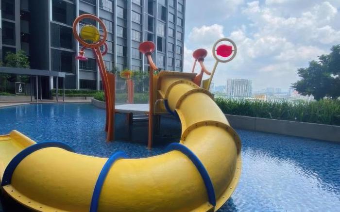 Urban Retreat Millerz Square | Pool & MRT