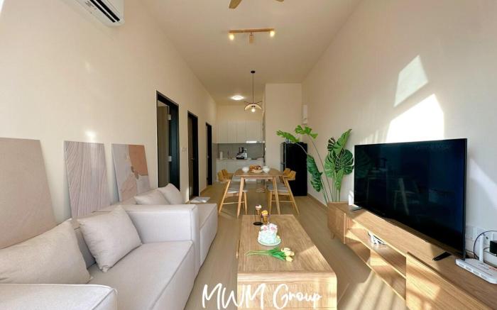 Meldrum Heights | Muji Creamy House| Walks to CIQ