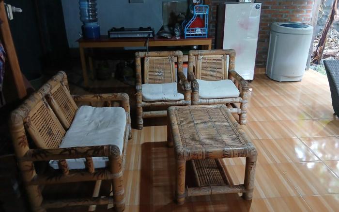 Rustic Charm: 1BR Wooden Cabin & Expansive Garden