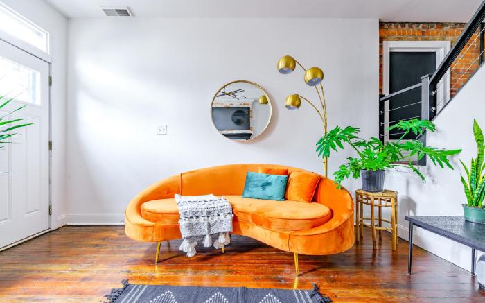 Urban Jungle- Parking Free – Prime Location - Pets