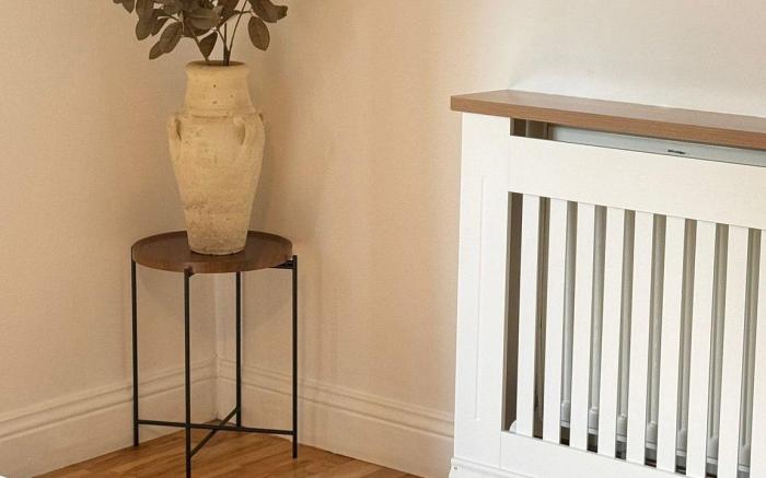 Budget double room, shared lounge, and Garden home