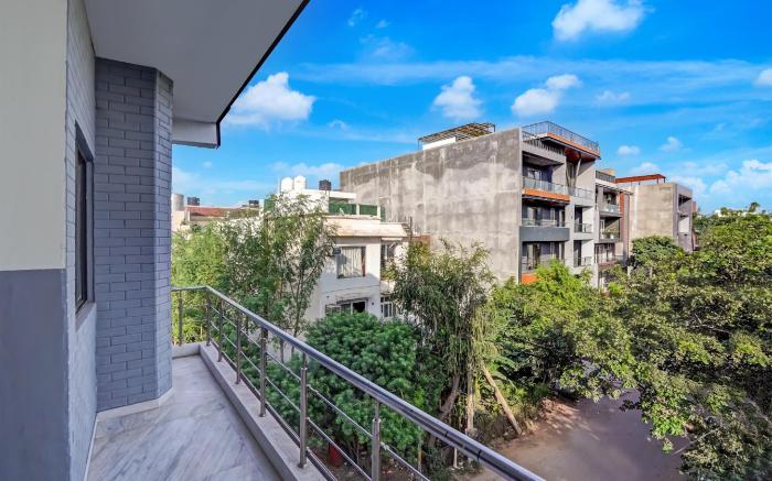 Super Hotel O DLF Phase 1 Metro Station Gurugram