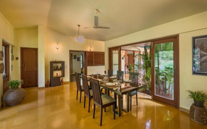 SaffronStays Laguna: 4BR pool villa, Alibaug