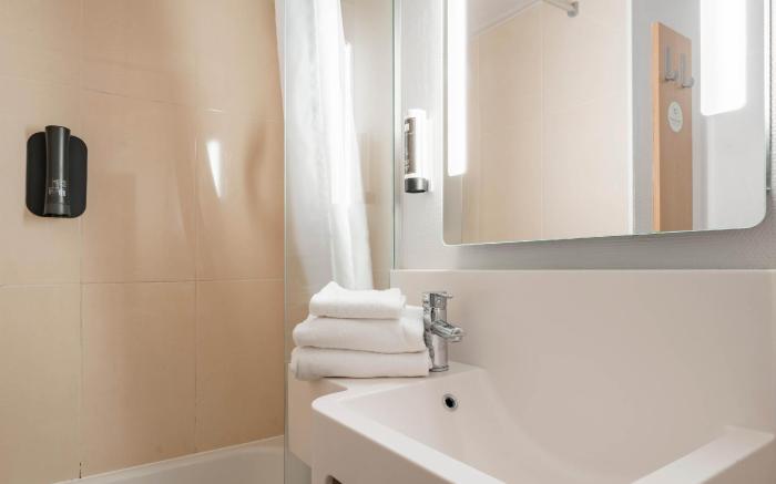 B&B HOTEL CALAIS Coquelles Tunnel sous La Manche